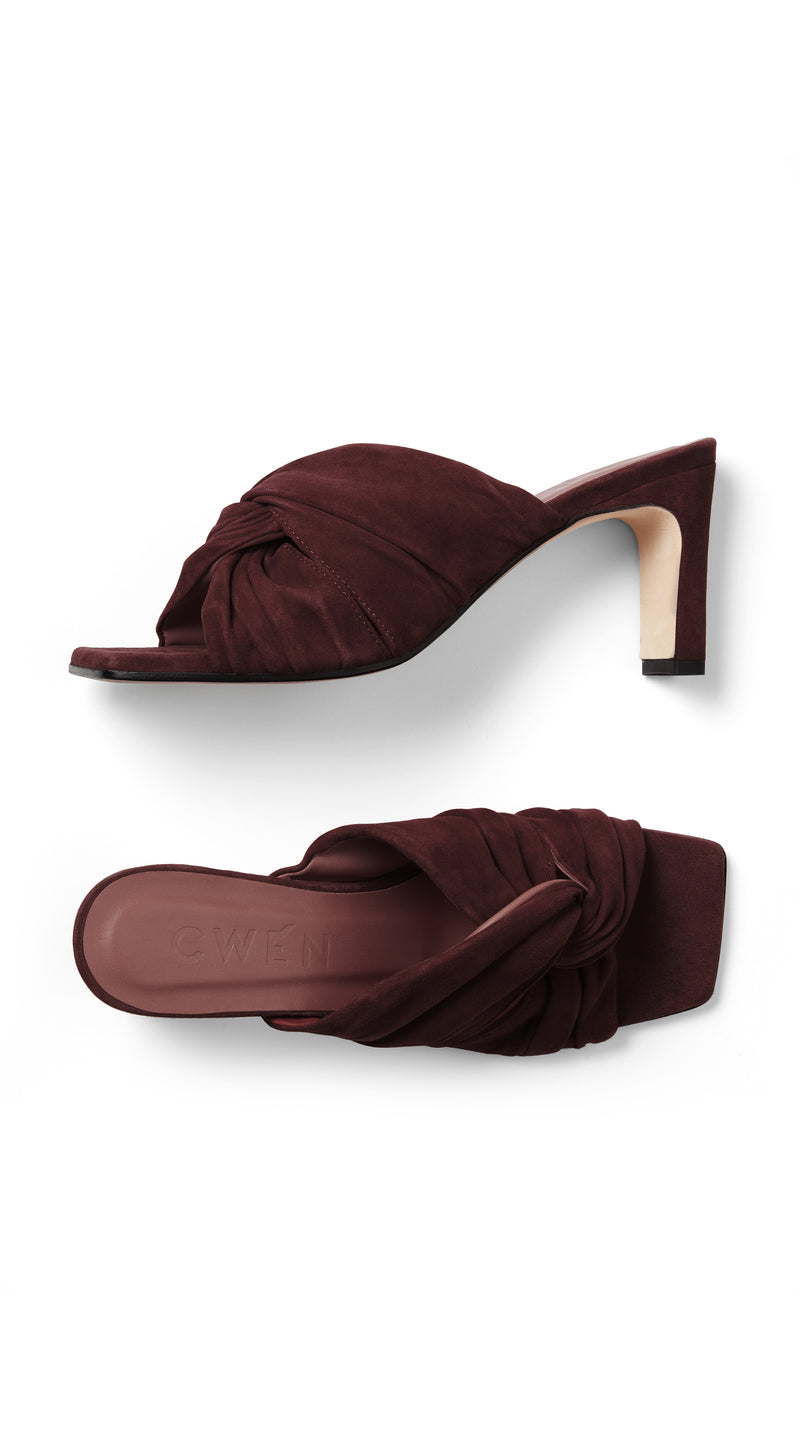 Avenue Sandals in brown suede